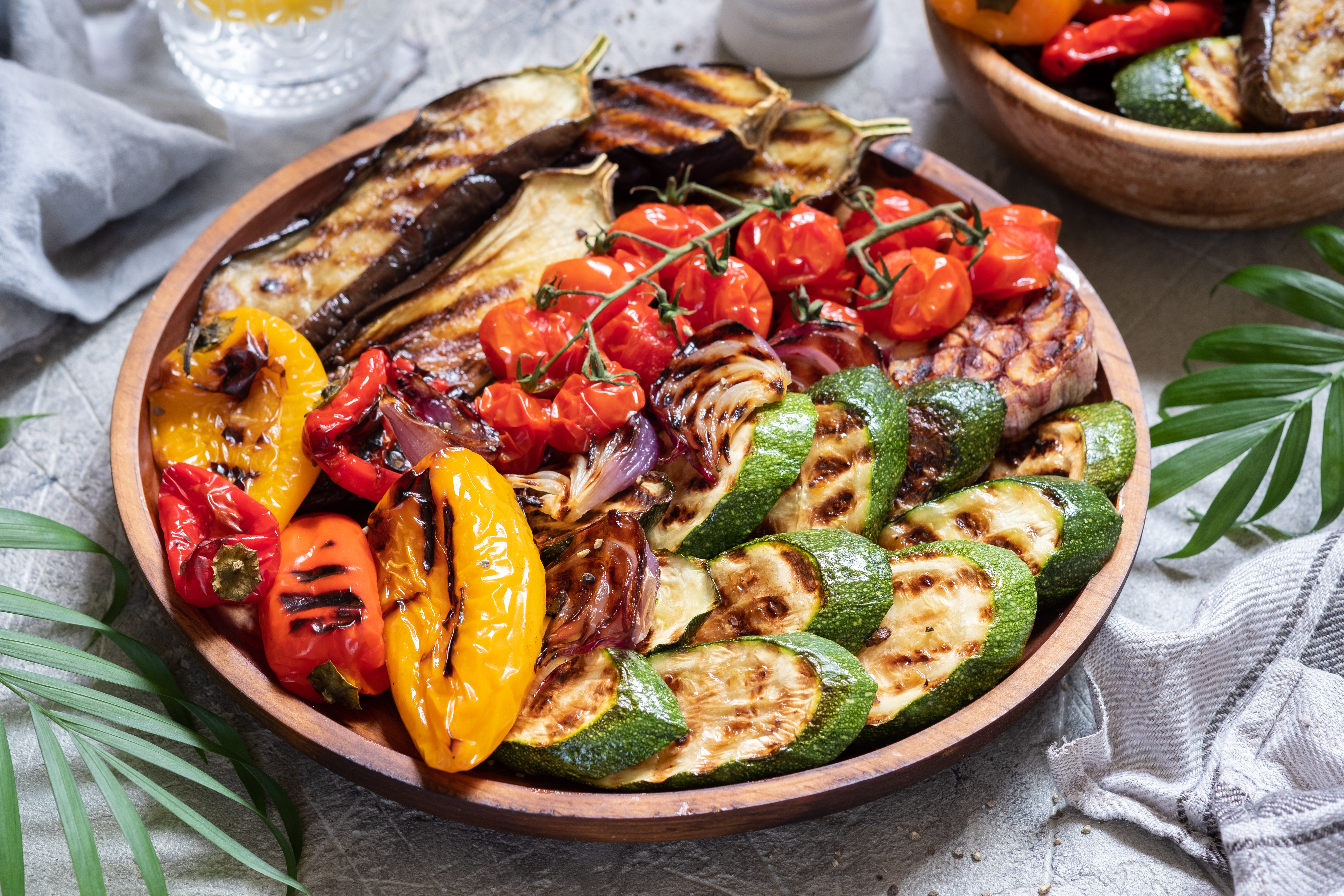 Grønnsaker som er gode å grille er for eksempel paprika, tomat, squash, rødløk, aubergine. Foto: AdobeStock